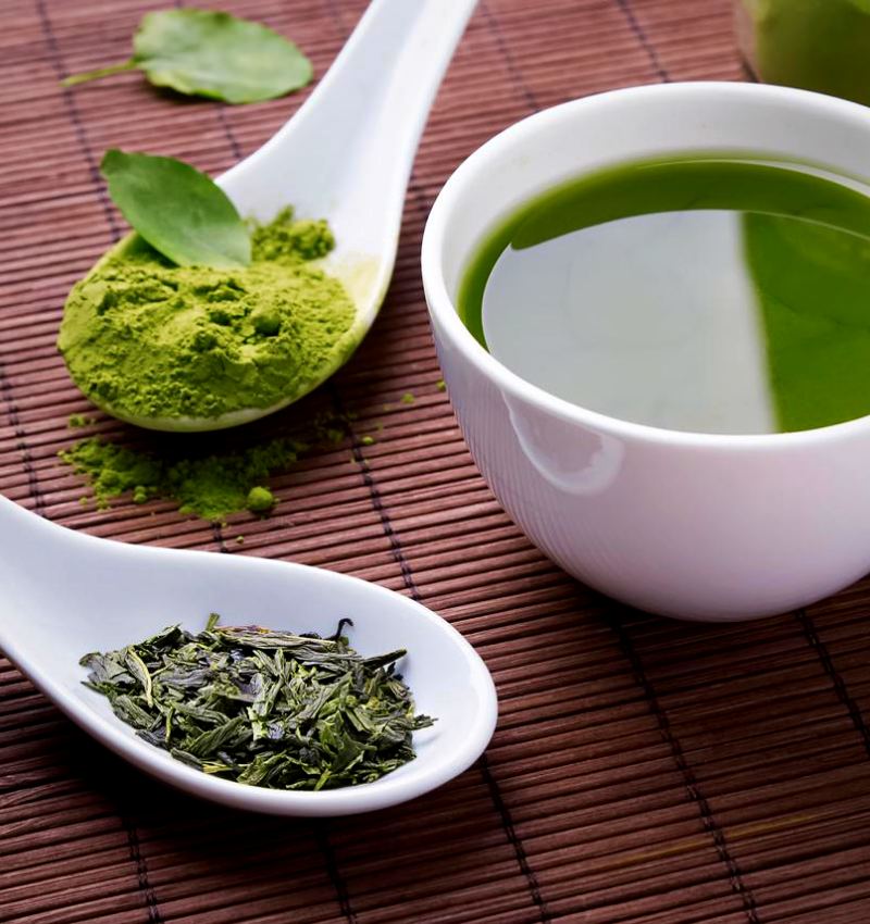 Chá verde para curar bolhas nos pés